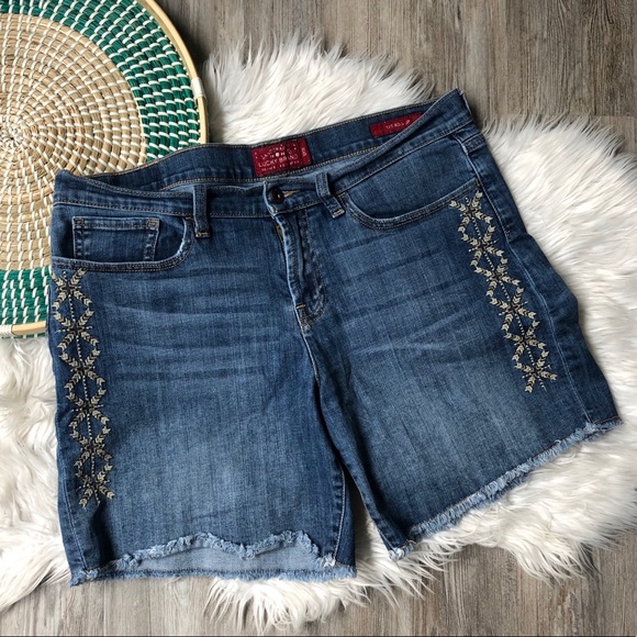 Lucky Brand Pants - Lucky Brand the roll up embroidered denim shorts